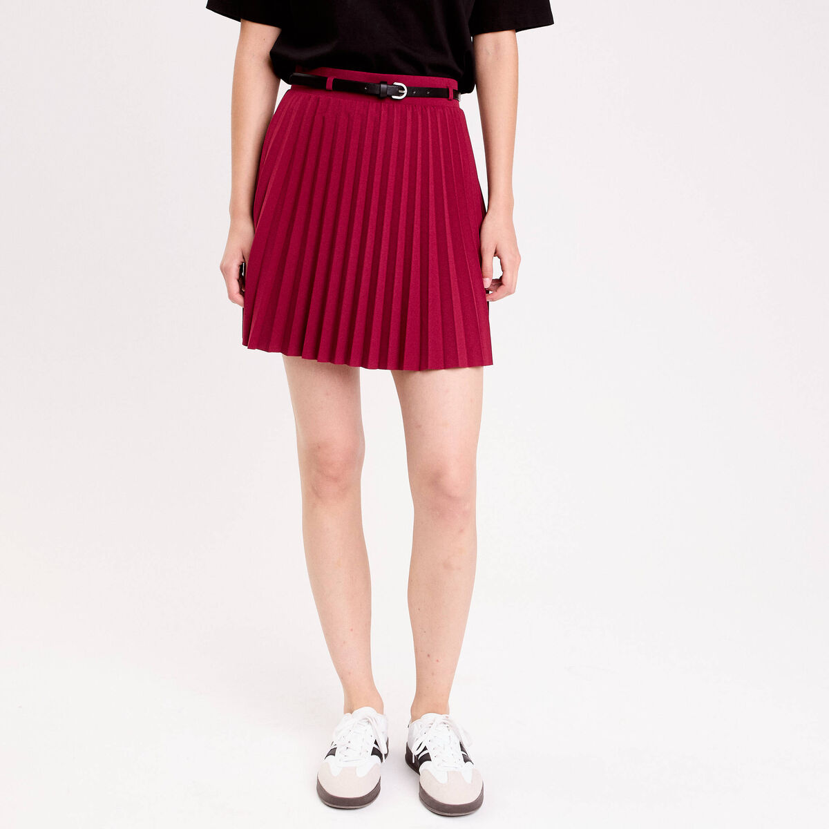 Jupe &eacute;vas&eacute;e pliss&eacute;e ceintur&eacute;e rouge fonc&eacute; femme