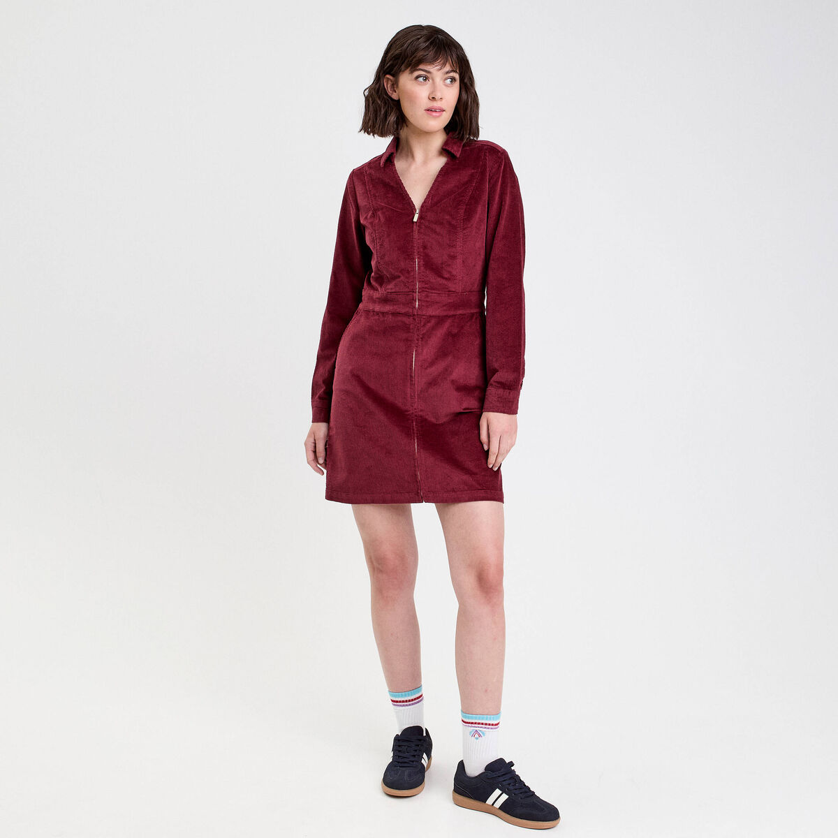 Robe zipp&eacute;e en velours bordeaux femme