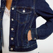 Veste cintr&eacute;e en jean col classique denim brut femme