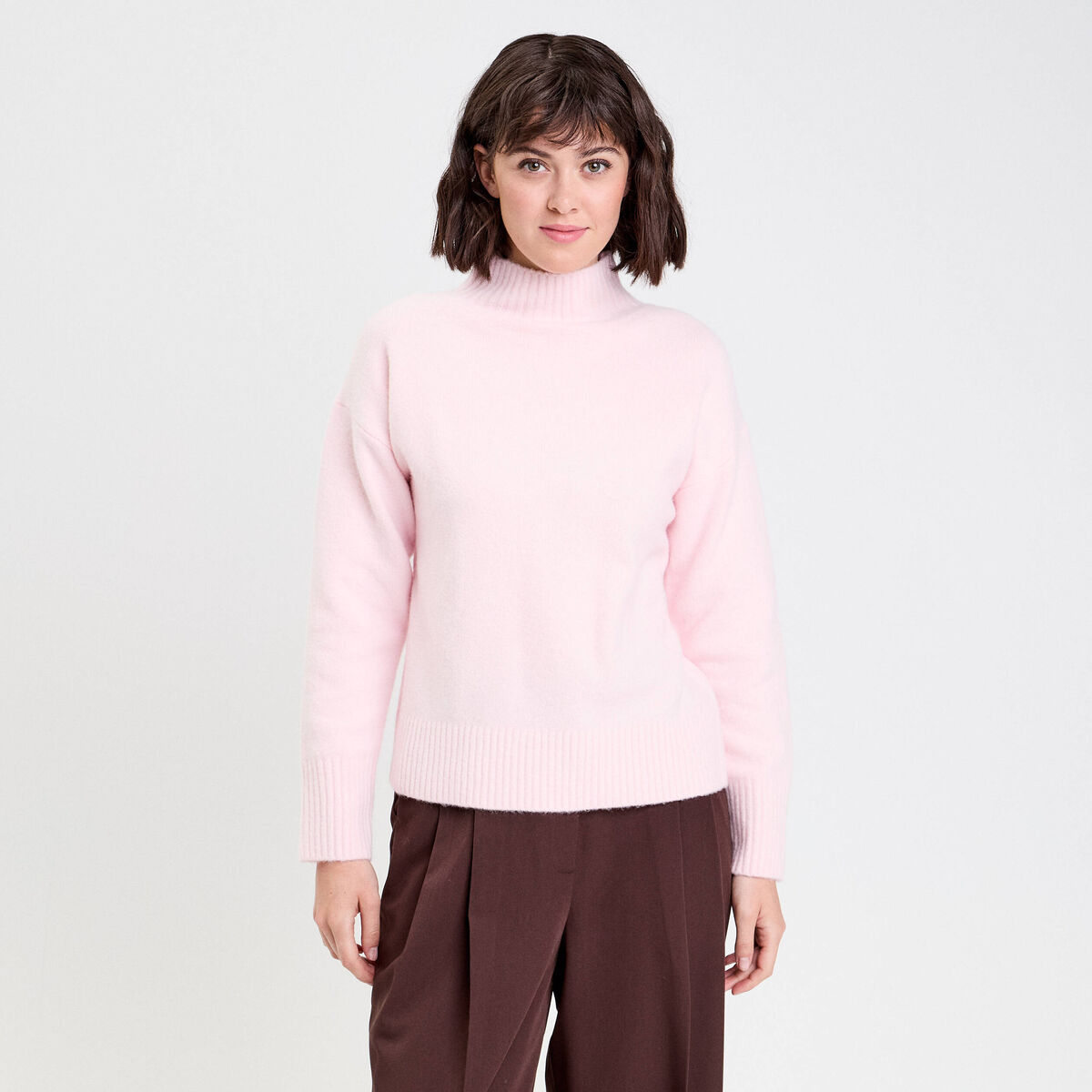 Pull col roul&eacute; manches longues rose clair femme