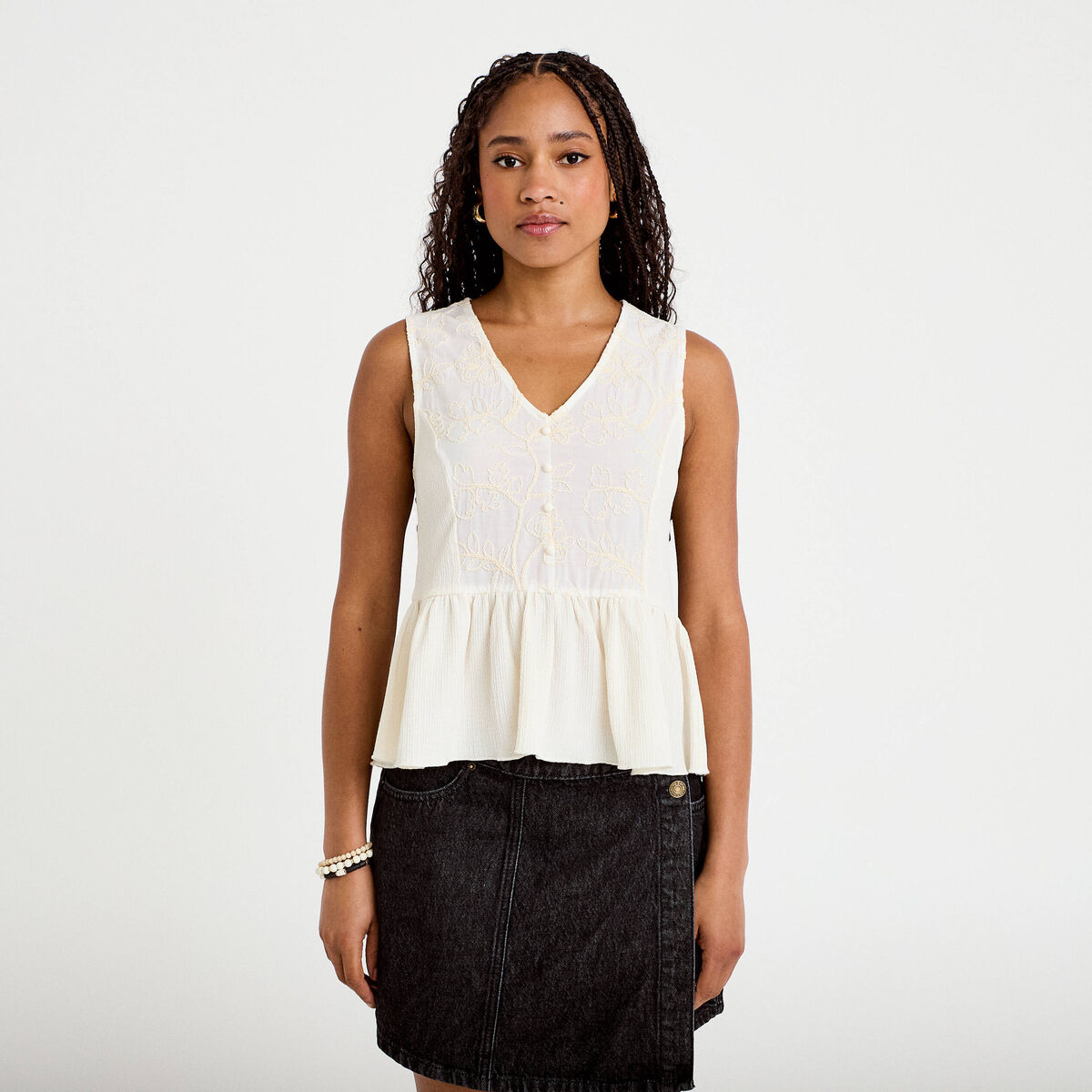 Blouse cintr&eacute;e sans manches col v ecru femme