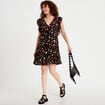 Robe &eacute;vas&eacute;e cr&ecirc;pe col v manches courtes noir femme