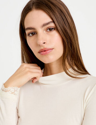 T-shirt ajust&eacute; col roul&eacute; dentelle ecru femme