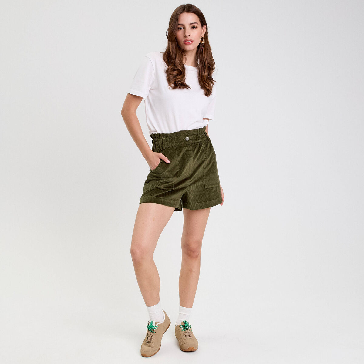 Short taille haute en velours vert kaki femme