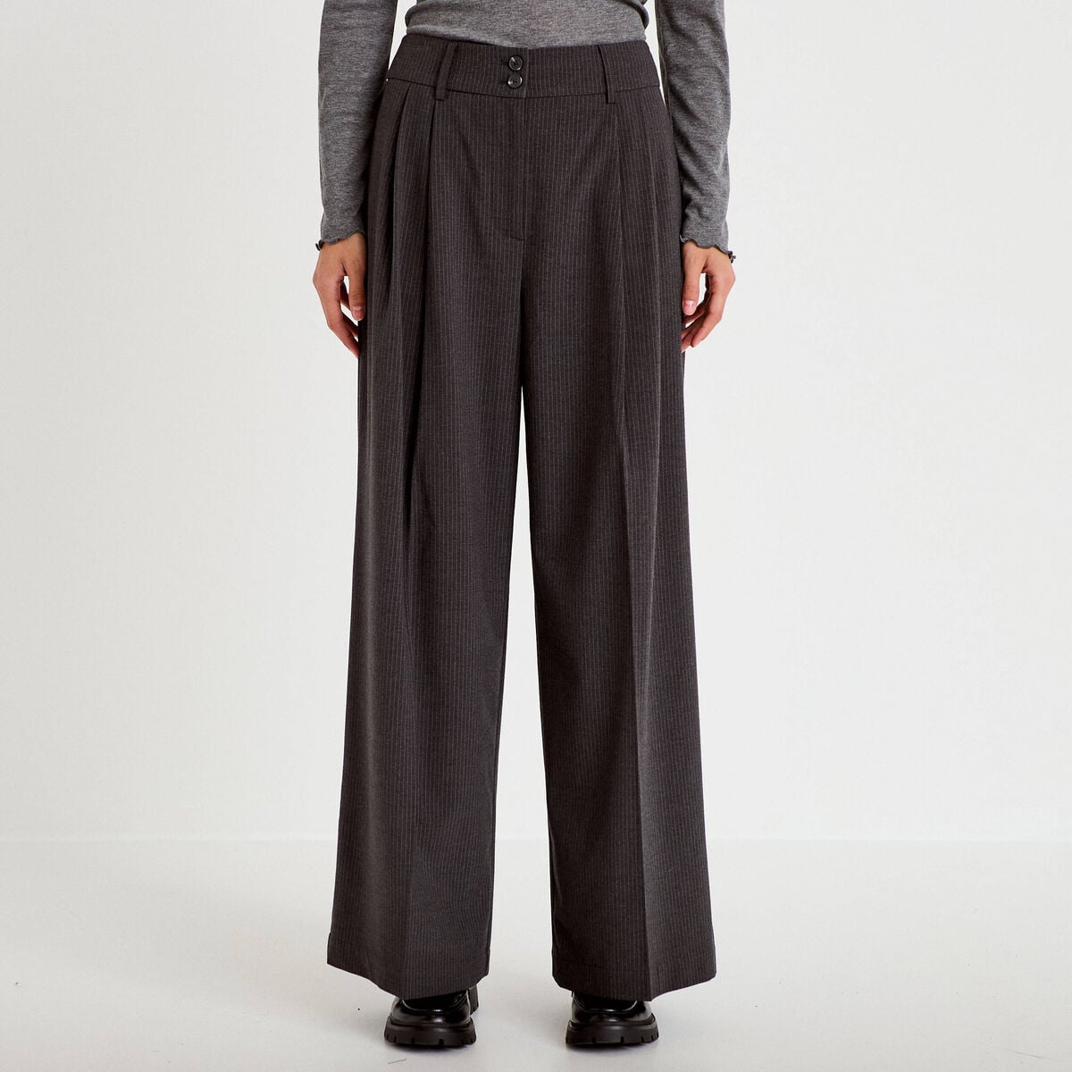 Pantalon large &agrave; pinces gris femme