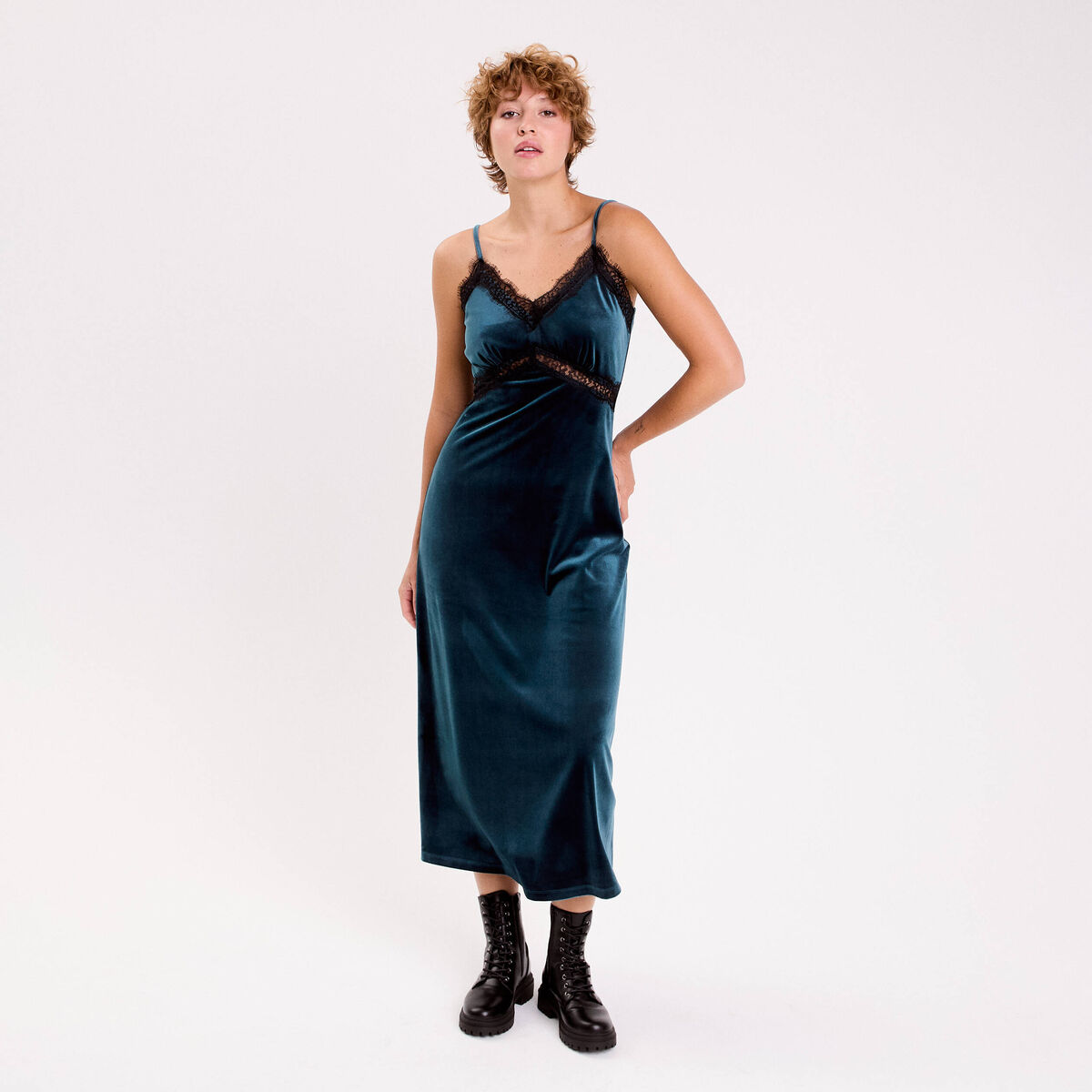 Robe longue en velours d&eacute;tails dentelle bleu canard femme