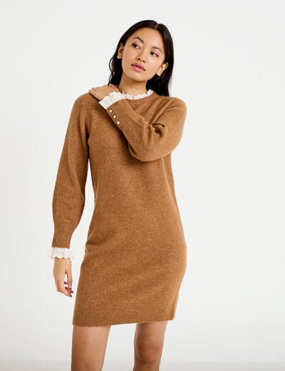 Robe pull ajust&eacute;e col rond dentelle camel femme