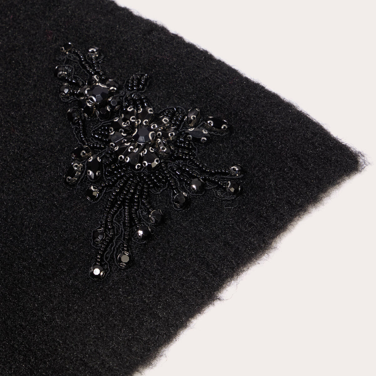 Ensemble bonnet et &eacute;charpe pr&ecirc;t &agrave; offrir noir femme