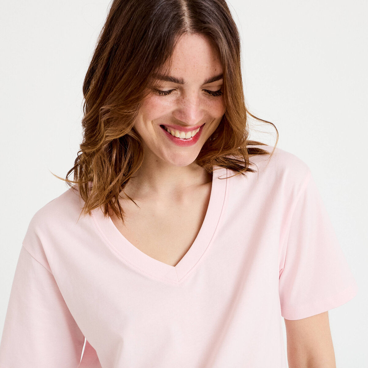 T-shirt col v manches courtes rose clair femme