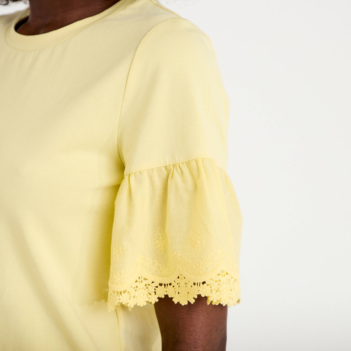 T-shirt broderie manches courtes jaune clair femme