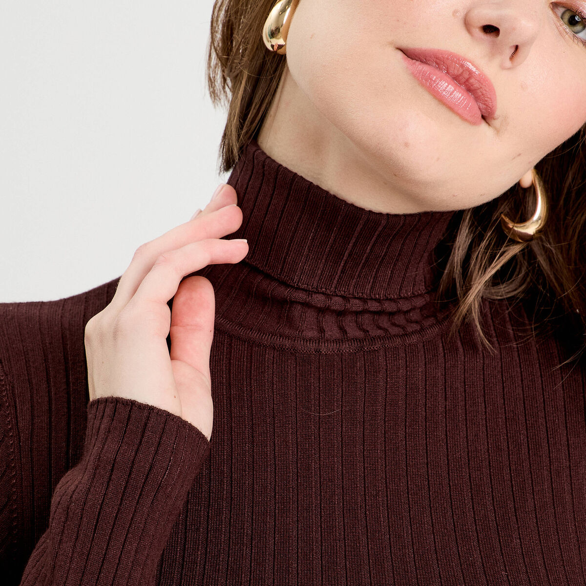 Pull c&ocirc;tel&eacute; col roul&eacute; marron fonc&eacute; femme