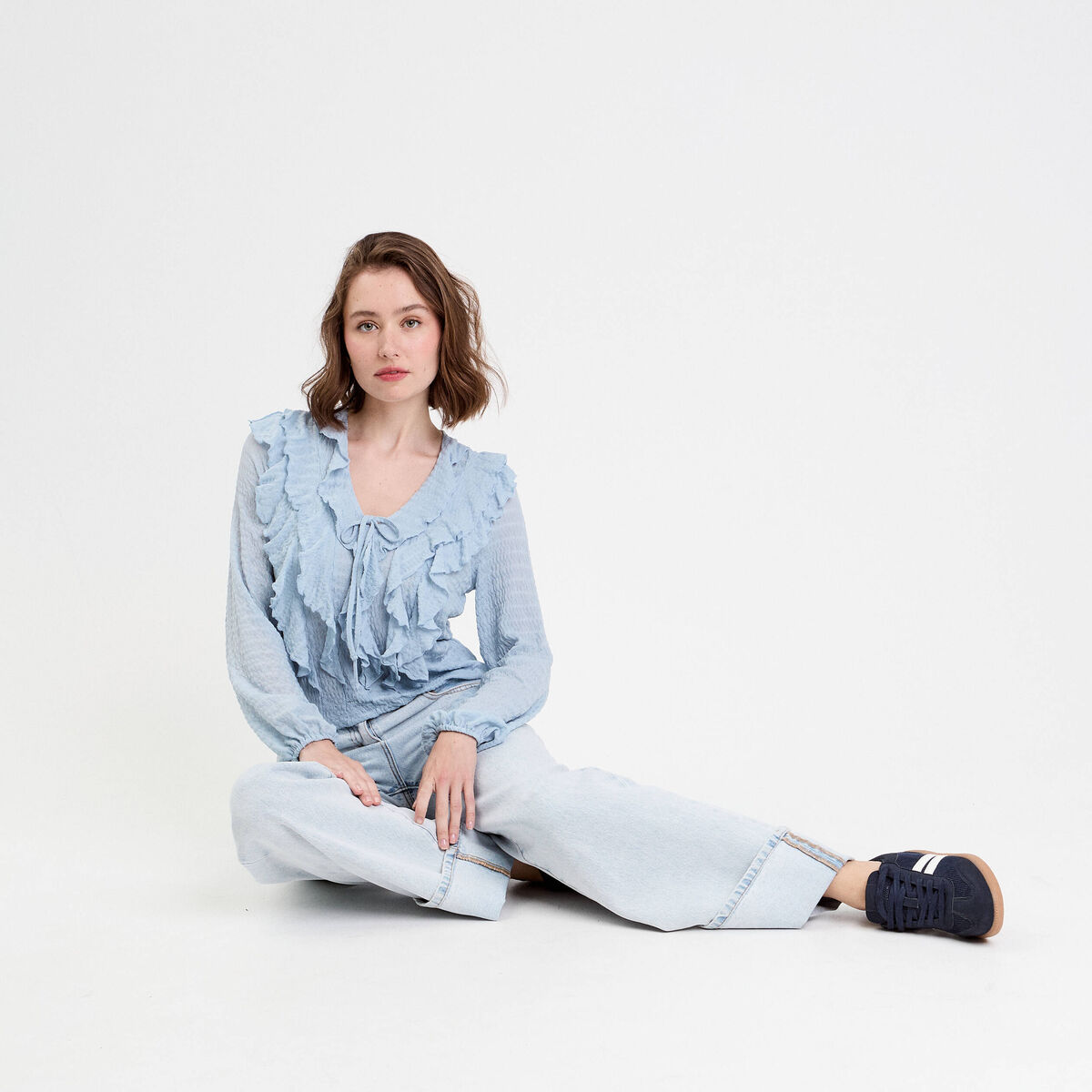 Blouse manches longues aspect dentelle bleu clair femme