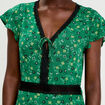 Robe longue &eacute;vas&eacute;e en dentelle col v vert femme