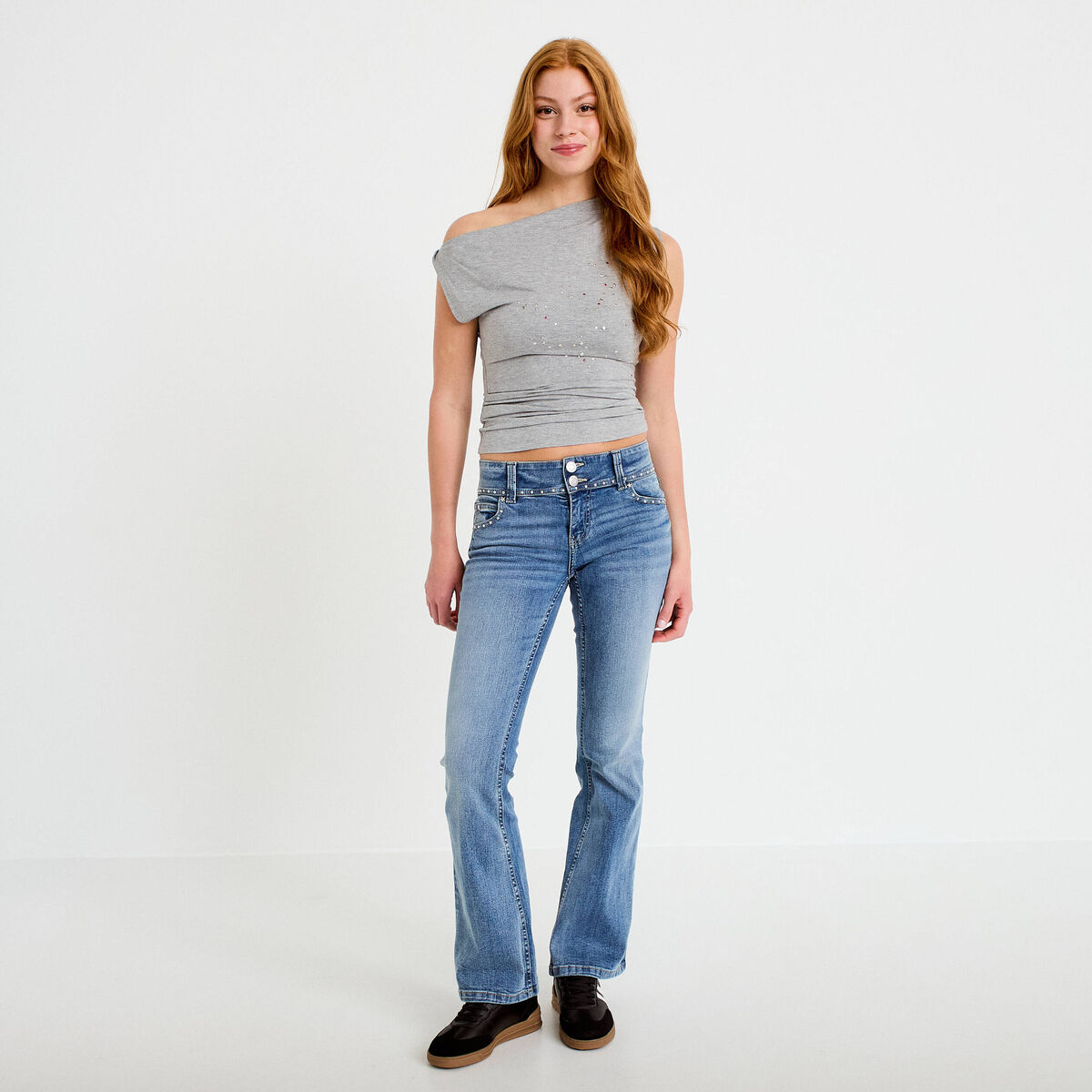 Top ajust&eacute; sans manches col bateau gris clair femme