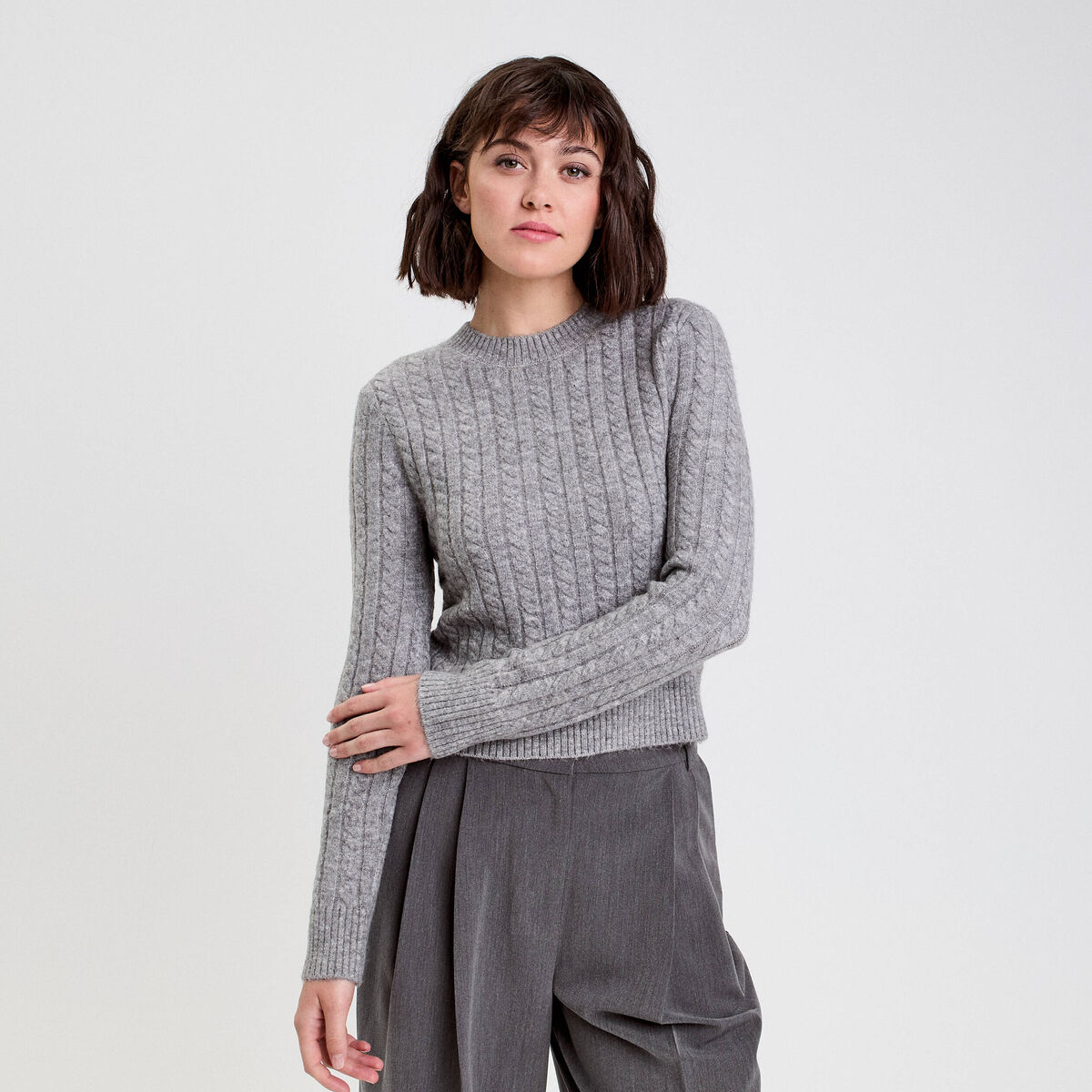 Pull ajust&eacute; col rond manches longues gris fonc&eacute; femme