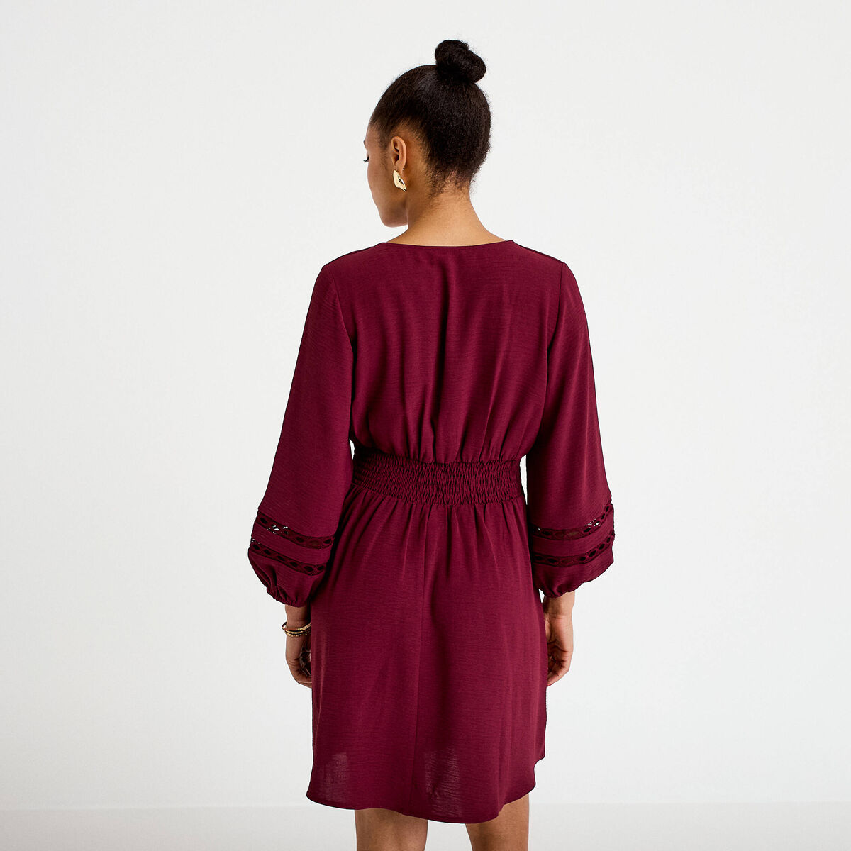 Robe courte &eacute;vas&eacute;e col v manches 3/4 bordeaux femme