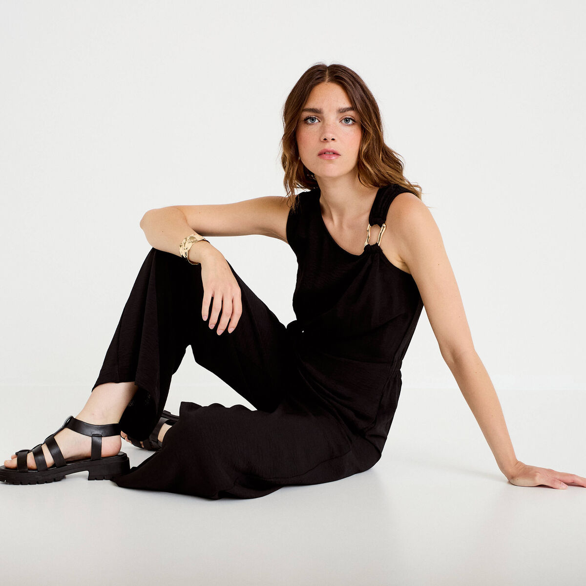 Combinaison large sans manches col rond noir femme