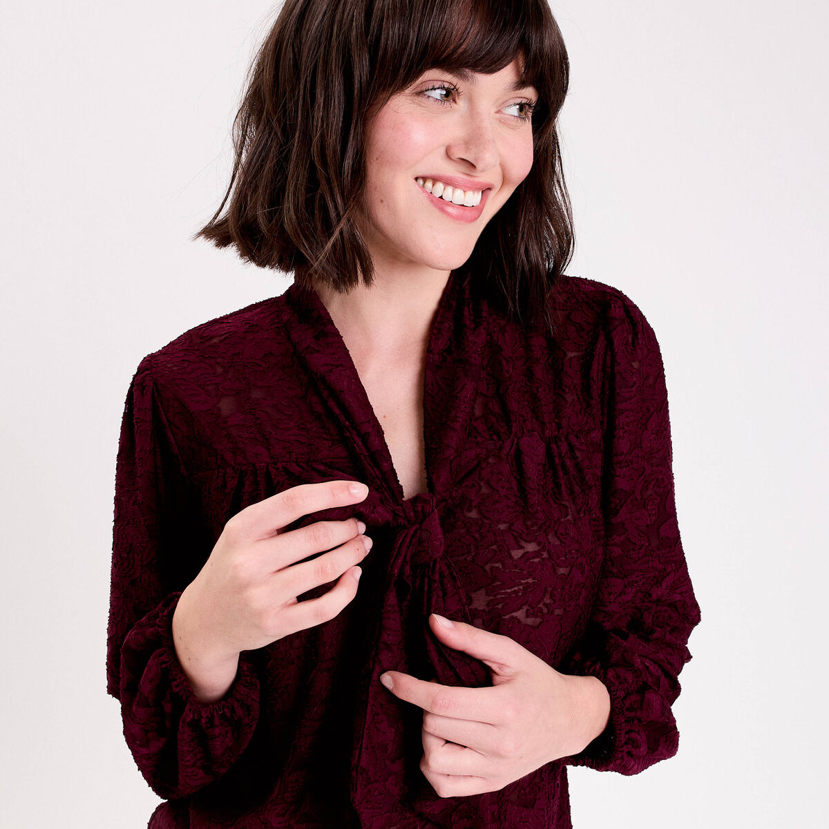 Blouse col lavalli&egrave;re bordeaux femme