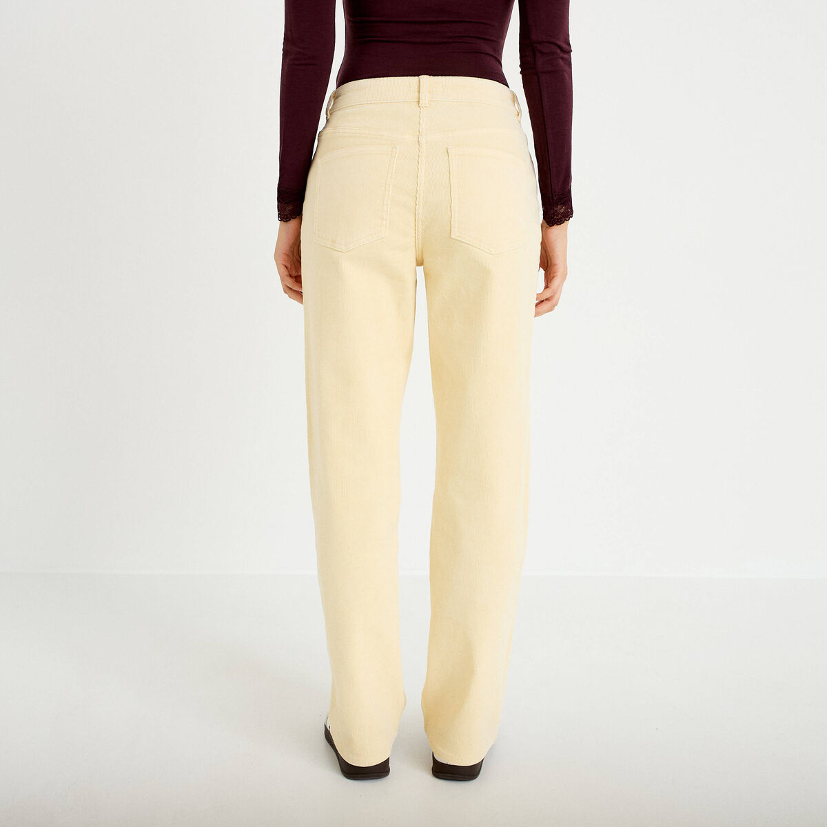 Pantalon droit en velours jaune femme