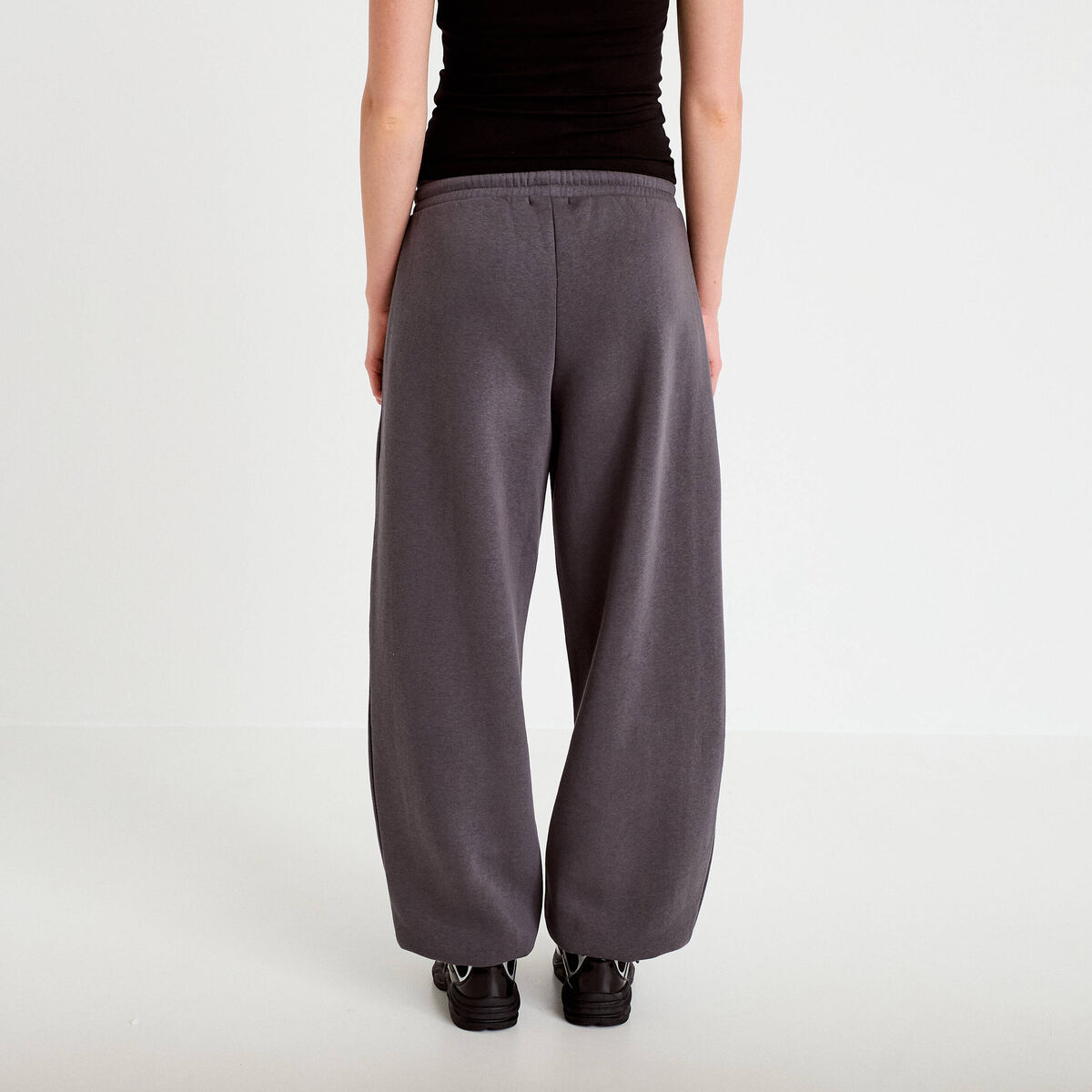 Jogging large taille basse gris fonc&eacute; femme