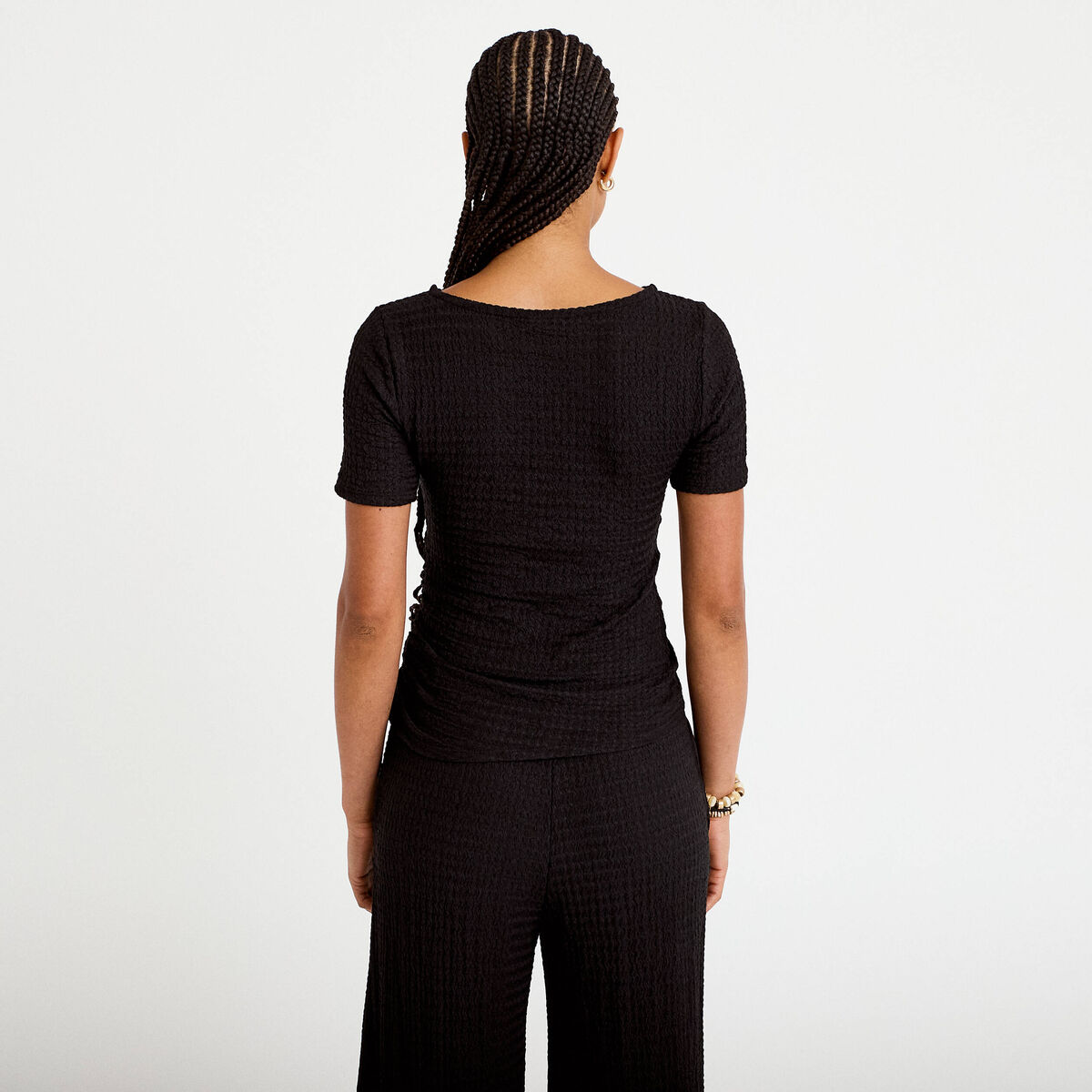 T-shirt col rond manches courtes bijou noir femme
