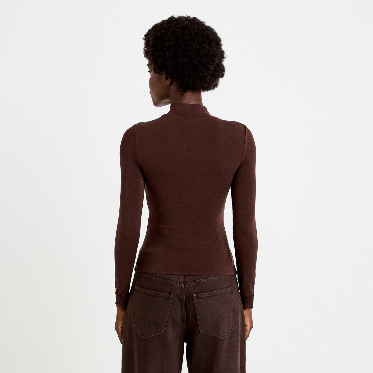 T-shirt ajust&eacute; col roul&eacute; dentelle marron fonc&eacute; femme