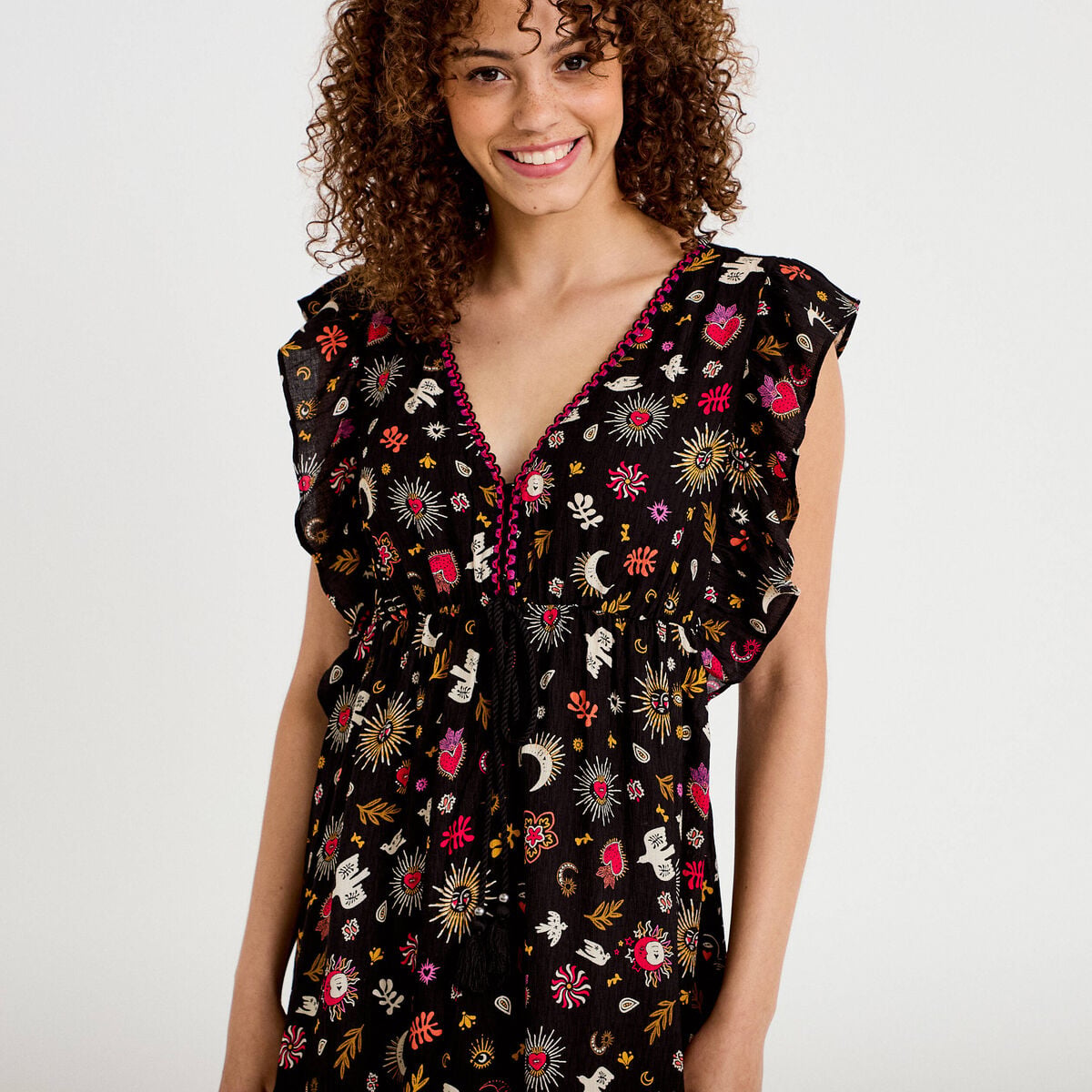 Robe &eacute;vas&eacute;e cr&ecirc;pe col v manches courtes noir femme