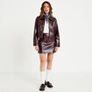 Jupe droite courte en similicuir violet fonc&eacute; femme