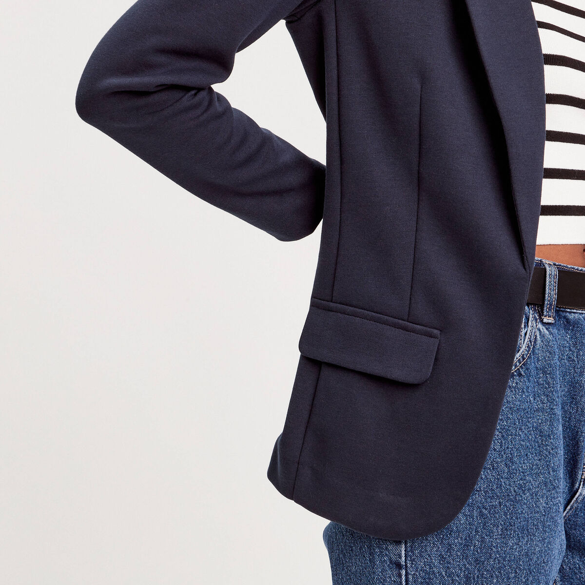 Veste blazer cintr&eacute;e bleu marine femme