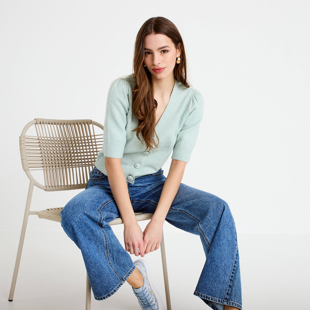 Pull manches courtes boutons brod&eacute;s vert pastel femme