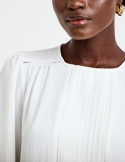 Blouse ajour&eacute;e col rond manches longues ecru femme