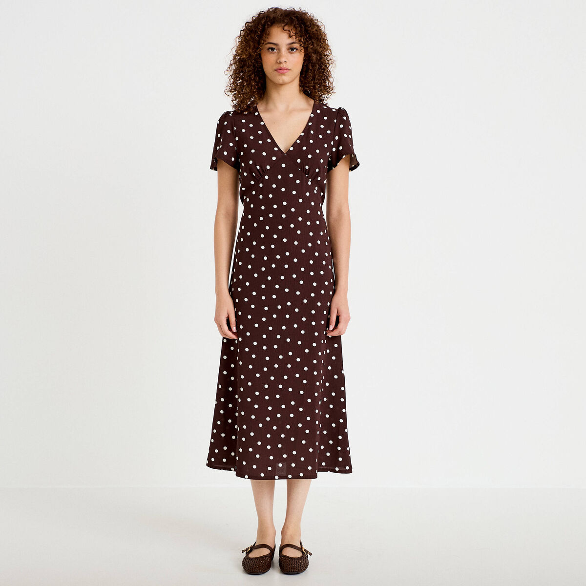 Robe longue &eacute;vas&eacute;e col v manches courtes marron femme