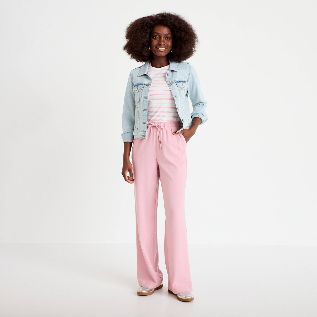 Veste cintr&eacute;e en jean col classique denim bleach femme