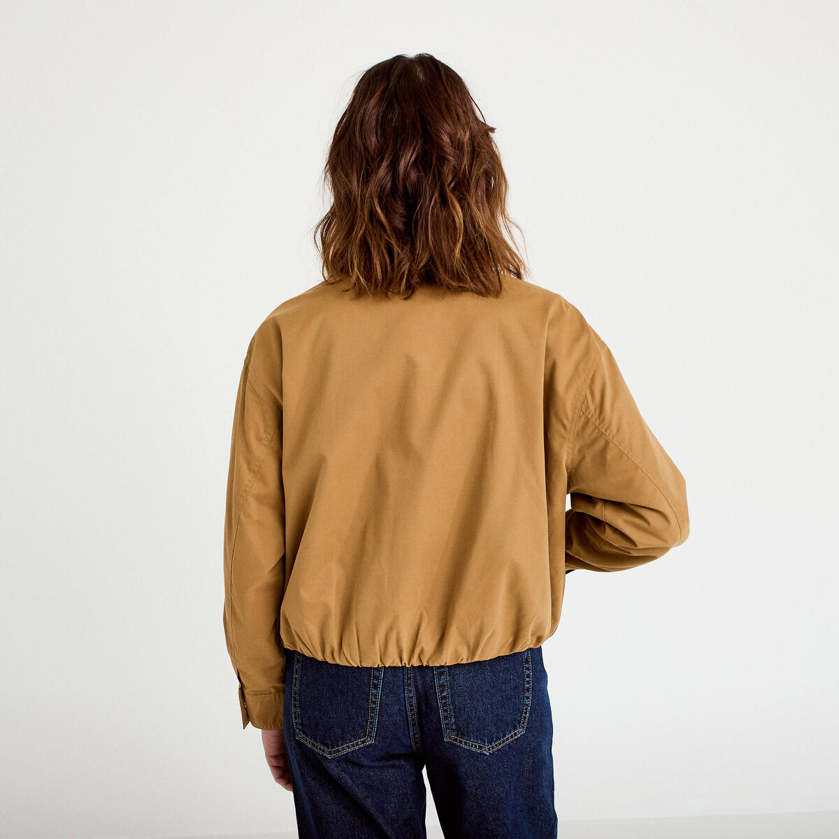 Blouson court bas resserr&eacute; camel femme