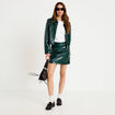 Jupe droite courte en similicuir vert fonc&eacute; femme