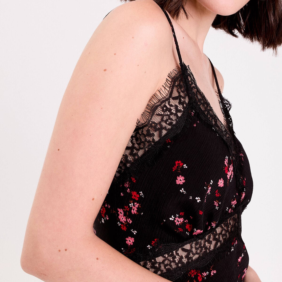 Robe &eacute;vas&eacute;e col v noir femme