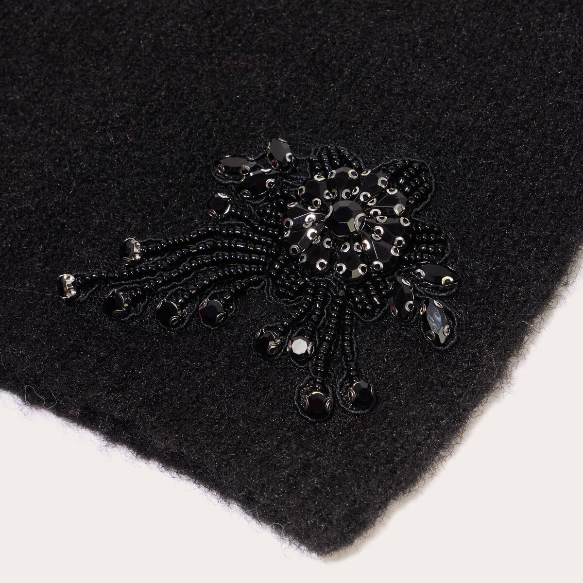 Ensemble bonnet et &eacute;charpe pr&ecirc;t &agrave; offrir noir femme