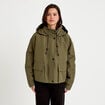 Veste courte bas resserr&eacute; &agrave; capuche vert kaki femme