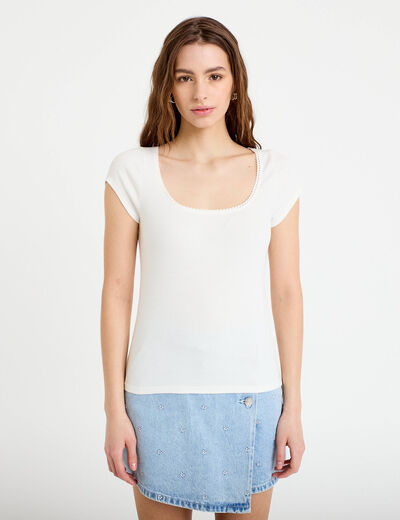 T-shirt cintr&eacute; d&eacute;collet&eacute; manches courtes ecru femme