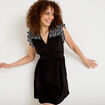 Robe courte &eacute;vas&eacute;e col v manches courtes noir femme