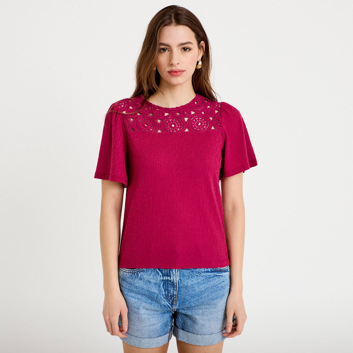 T-shirt manches courtes aspect dentelle rouge femme