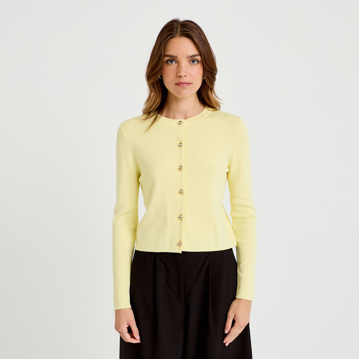 Gilet ajust&eacute; cropped col rond jaune clair femme