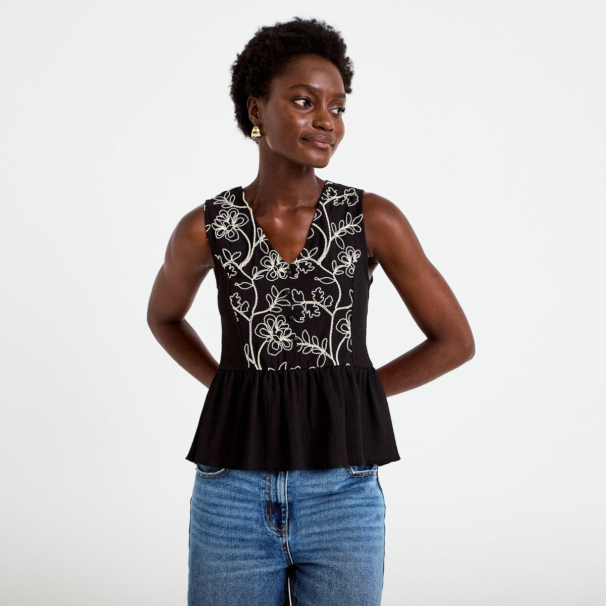 Blouse cintr&eacute;e sans manches col v noir femme