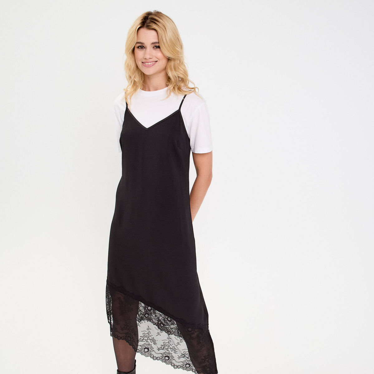 Robe longue droite col v satin&eacute;e noir femme