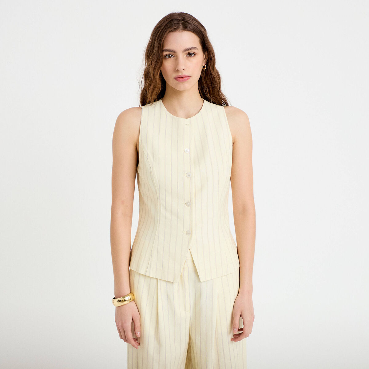 Gilet sans manches boutonn&eacute; jaune pastel femme