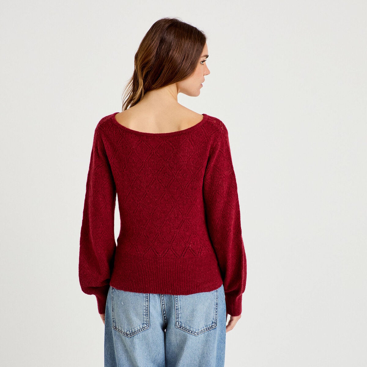 Pull ajour&eacute; col bateau manches longues rouge fonc&eacute; femme