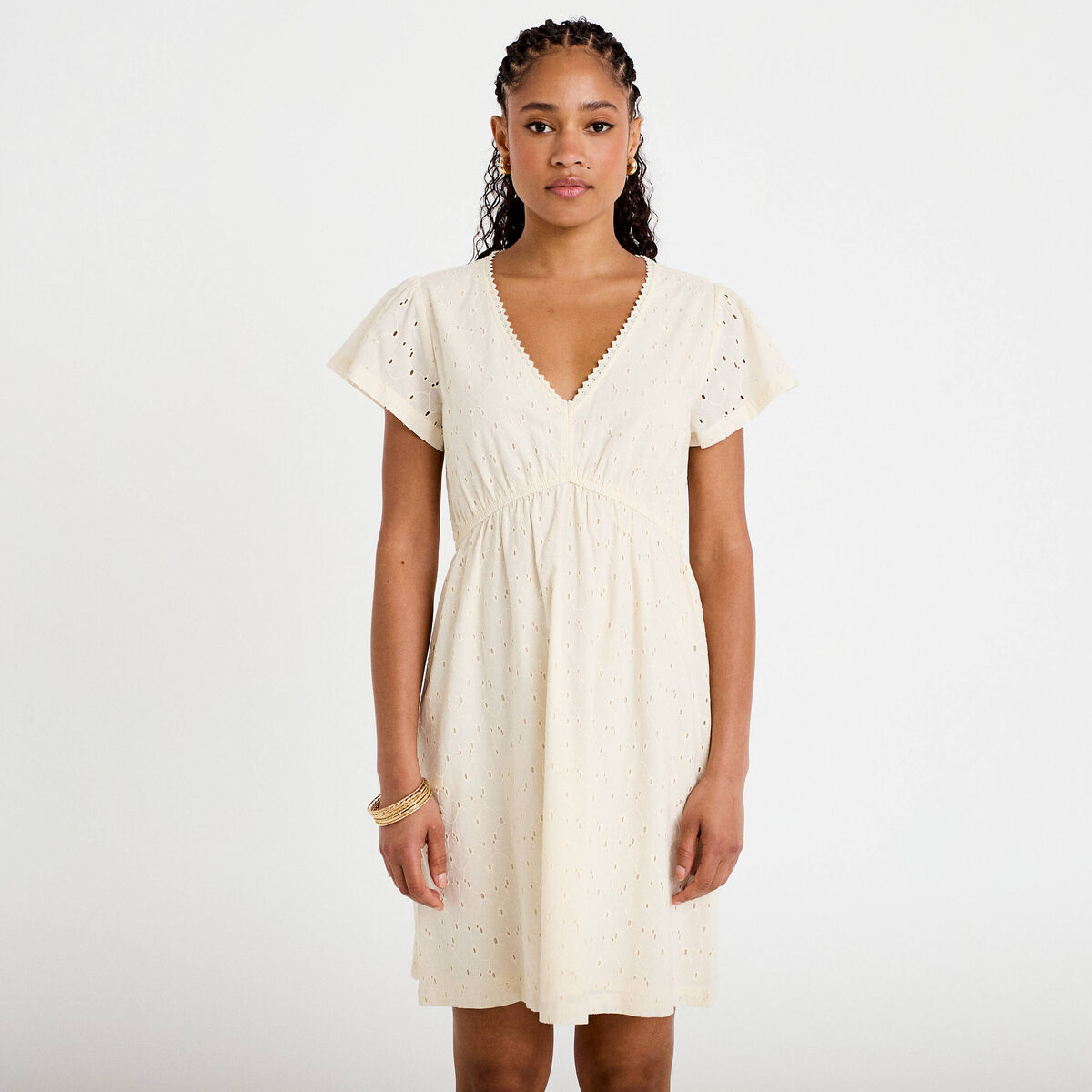 Robe courte &eacute;vas&eacute;e d&eacute;collet&eacute; brod&eacute;e ecru femme