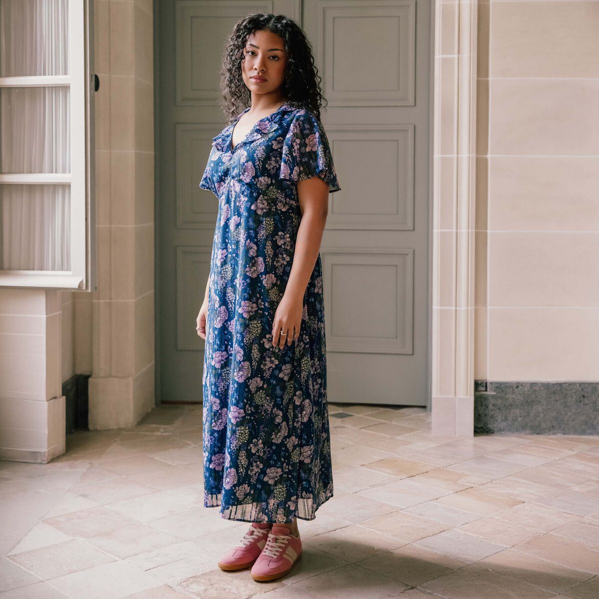 Robe longue &eacute;vas&eacute;e Bridgerton bleu marine femme