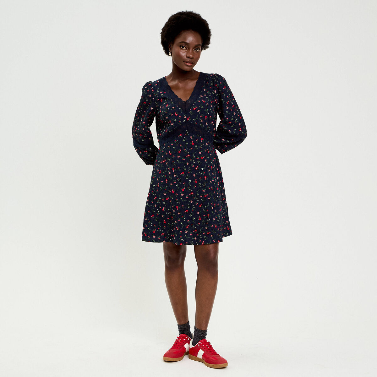 Robe &eacute;vas&eacute;e col v manches longues bleu marine femme