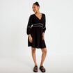 Robe courte &eacute;vas&eacute;e col v manches 3/4 noir femme